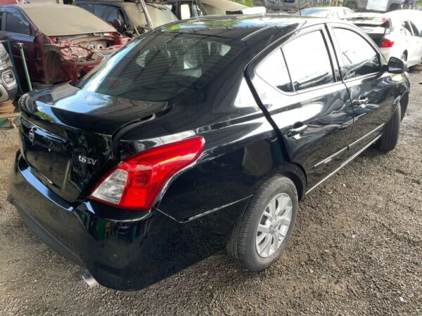 LATERAL DIREITA VERSA 2018